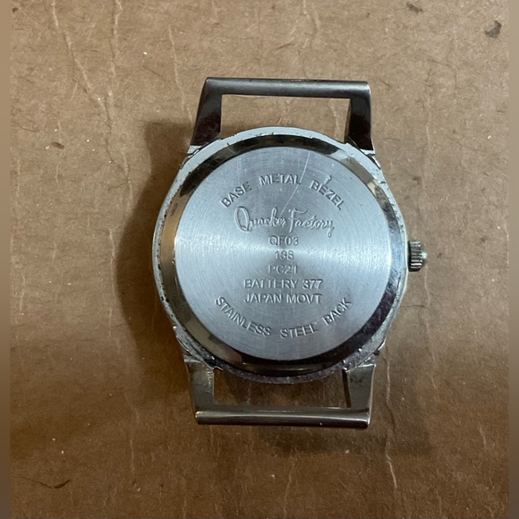 Quarter Factory: Silver tone watch with Four Exchangeable bands and 4 band faces - Picture 6 of 11